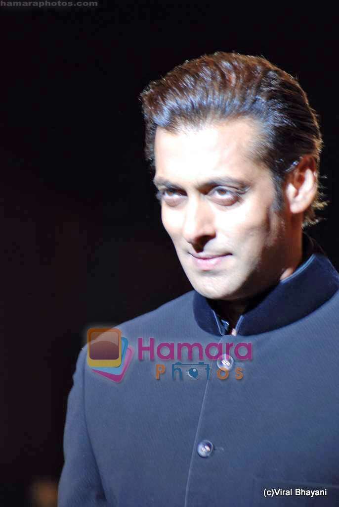Salman Khan at Being Human Show in HDIL Day 2 on 13th Oct 2009 