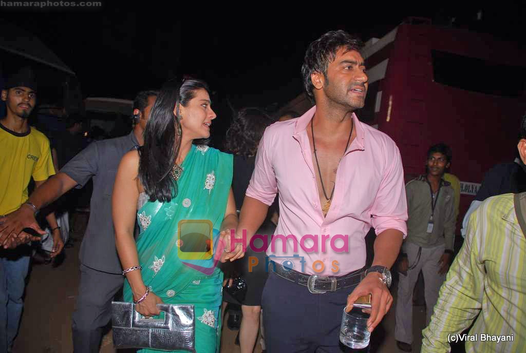 Kajol, Ajay Devgan at Being Human Show in HDIL Day 2 on 13th Oct 2009 