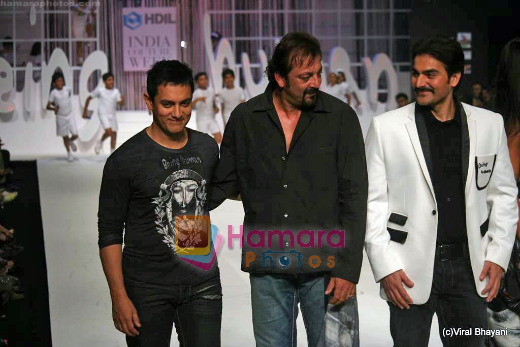 Aamir Khan, Arbaaz Khan, Sanjay Dutt at Being Human Show in HDIL Day 2 on 13th Oct 2009 