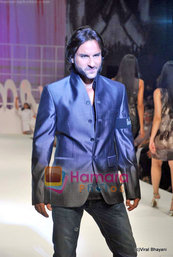 Saif Ali Khan at Being Human Show in HDIL Day 2 on 13th Oct 2009 