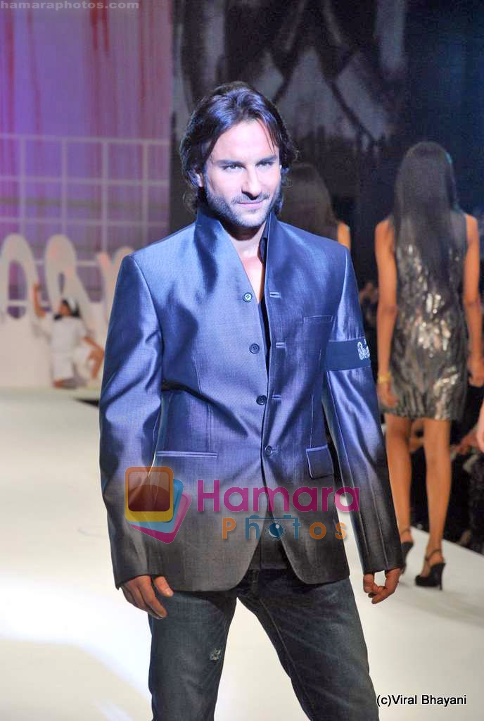 Saif Ali Khan at Being Human Show in HDIL Day 2 on 13th Oct 2009 