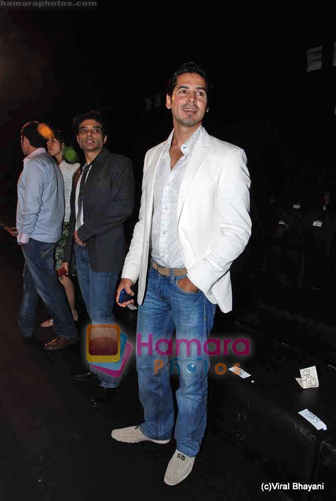 Dino Morea at Manish malhotra Show on day 3 of HDIL on 14th Oct 2009 