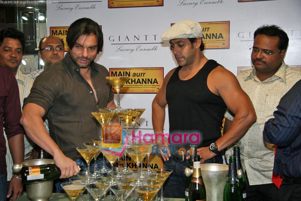 Salman Khan, Sohail Khan promote Main Aur Mrs Khanna in Atria Mall, Mumbai on 16th Oct 2009 