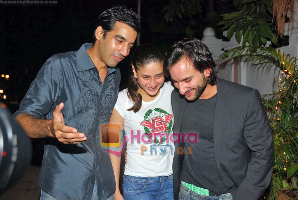 Kareena Kapoor, Saif Ali Khan at Busaba Lounge's 8th Anniversary bash in Mumbai on 21st Oct 2009 