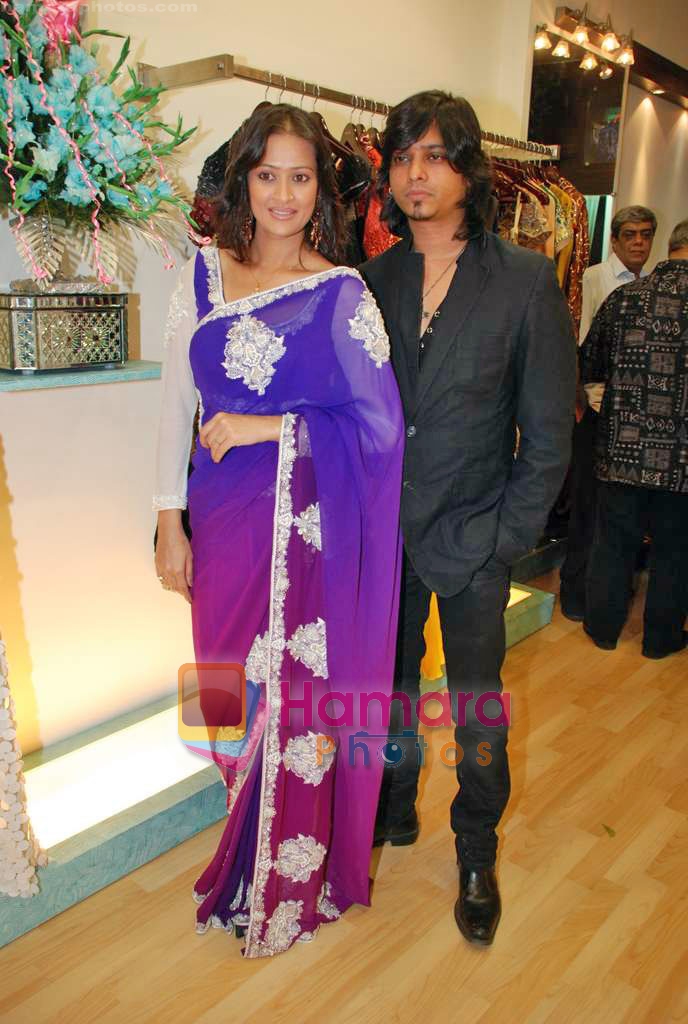 Jasvir Kaur at the  Showcase of Asif Merchant and Sajeeda Virji's bridal collection in Bandra on 23rd Oct 2009 
