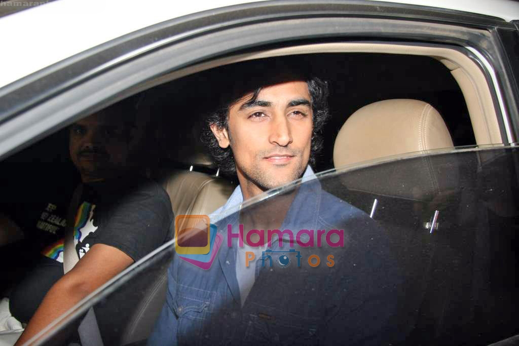 Kunal Kapoor at Hrithik's mom Pinky Roshan's bash in Juhu Residence on 25th Oct 2009 