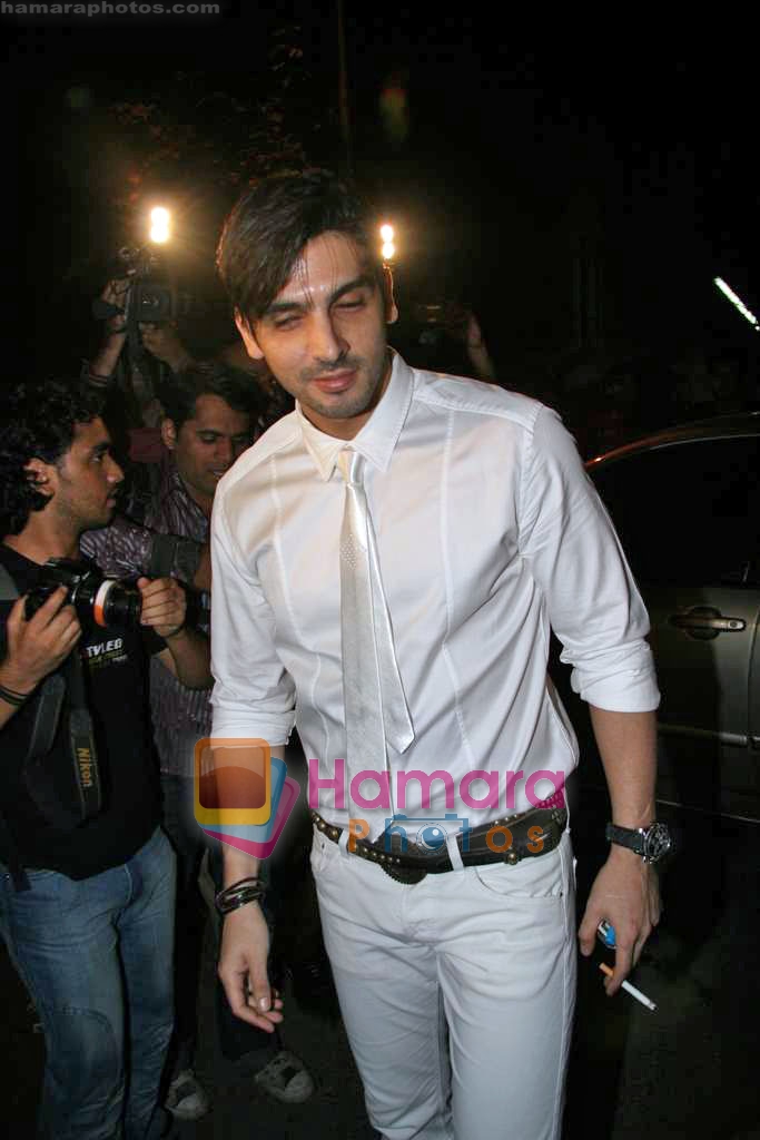 Zayed Khan at Hrithik's mom Pinky Roshan's bash in Juhu Residence on 25th Oct 2009 