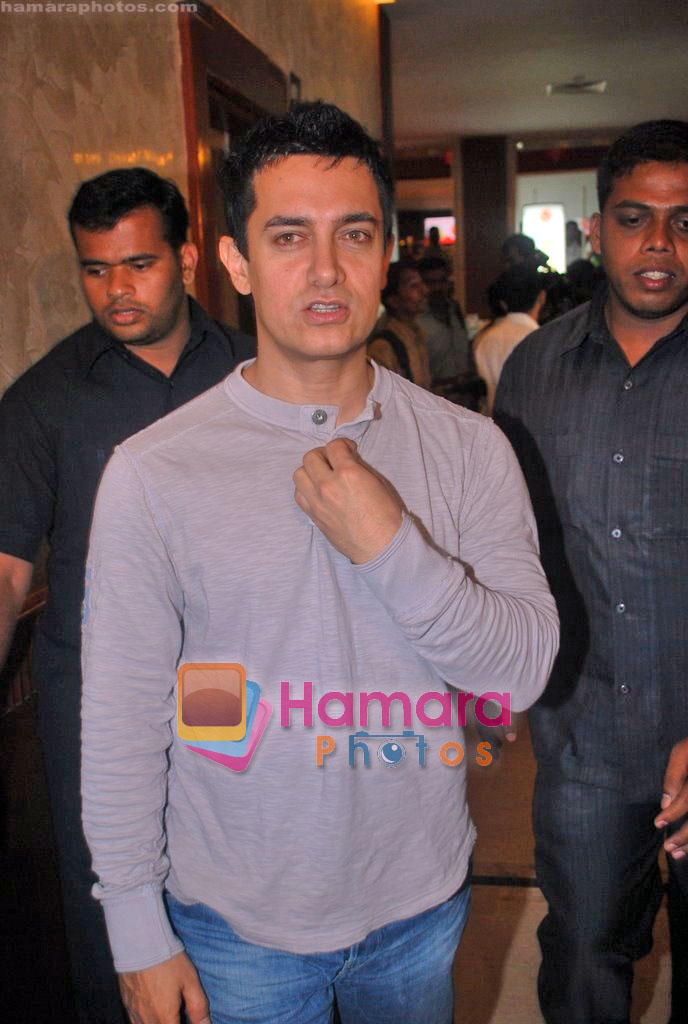Aamir Khan at the unveiling of movie 3 Idiots in Metro Big Cinemas, Mumbai on 30th Oct 2009 