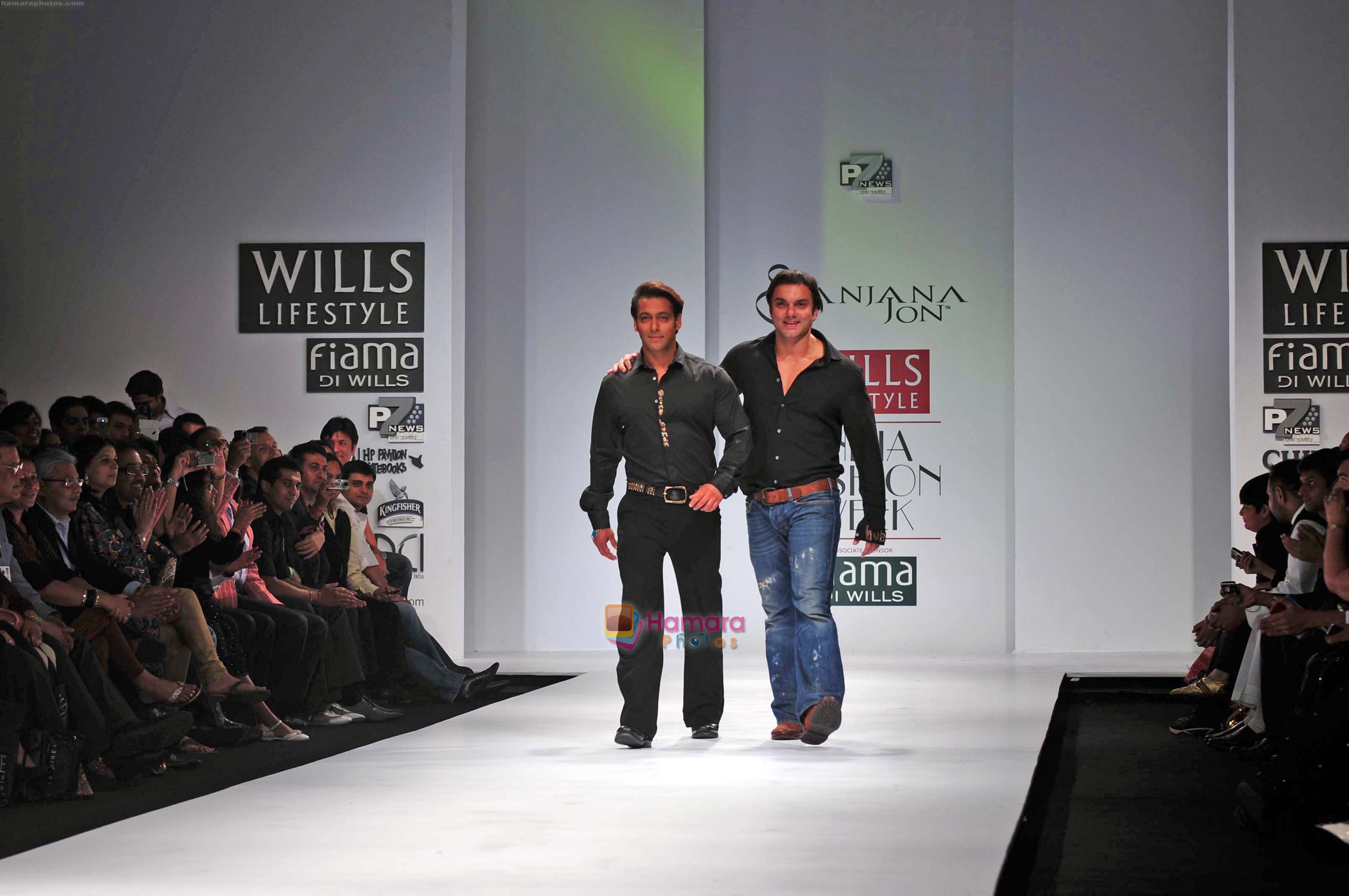 Salman & Sohail in Sanjana Jon's Show at Wills India Fashion Week on 25th Oct 2009