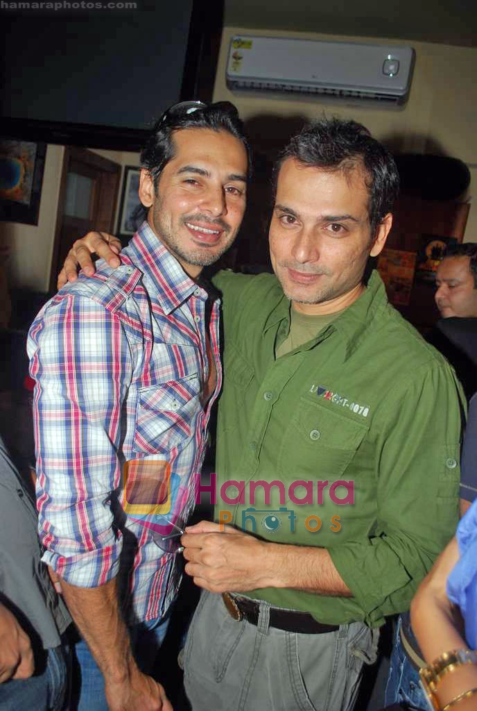 Dino Morea at Nisha Harale's Haloween bash in Elbow Room on 31st Oct 2009 