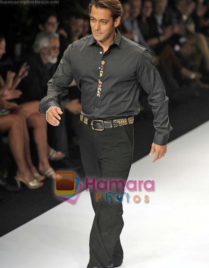 Salman Khan at Wills India Fashion Week on 25th Oct 2009