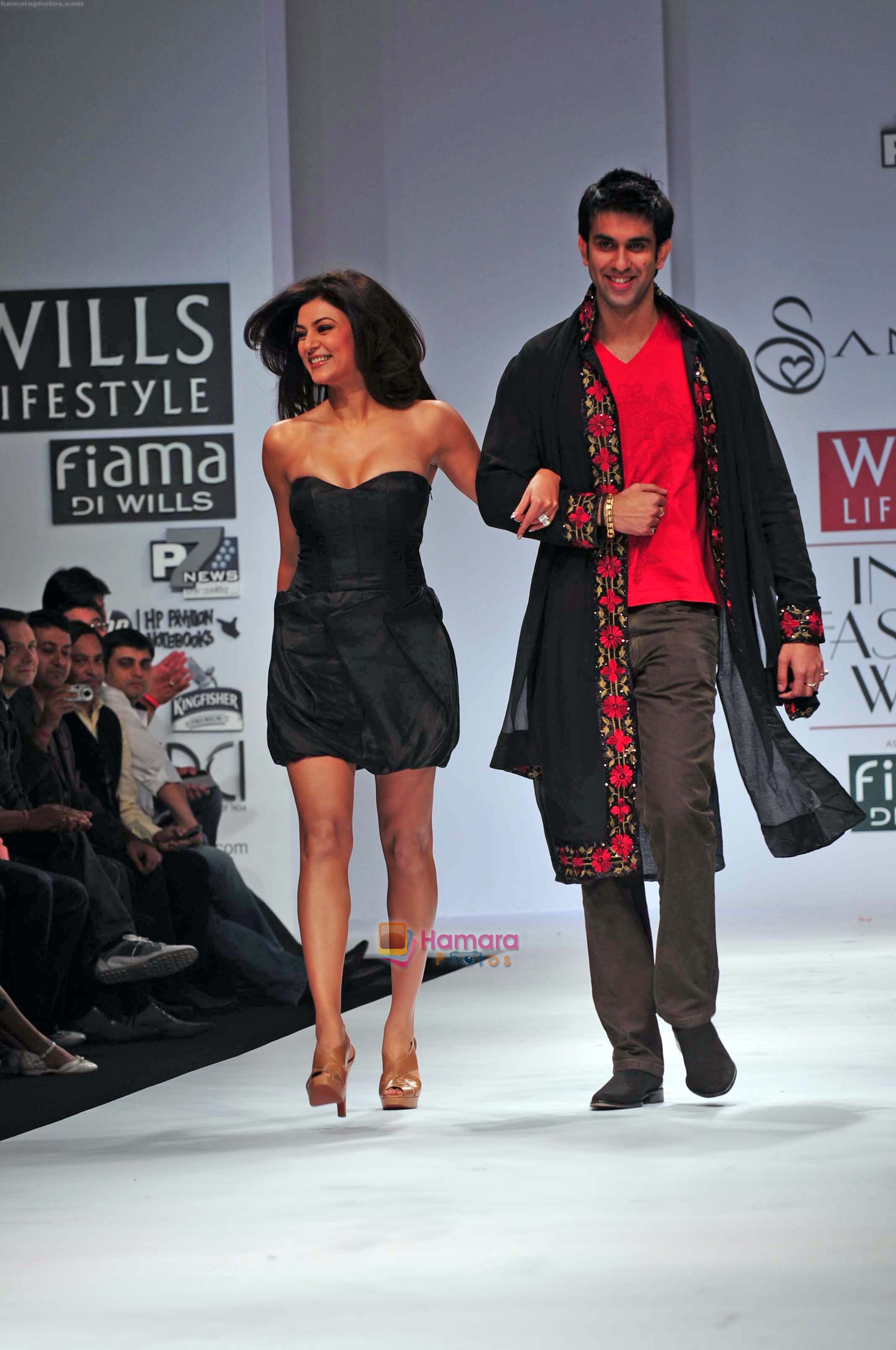 Sushmita & Brother Rajeev Sen at Wills India Fashion Week on 25th Oct 2009