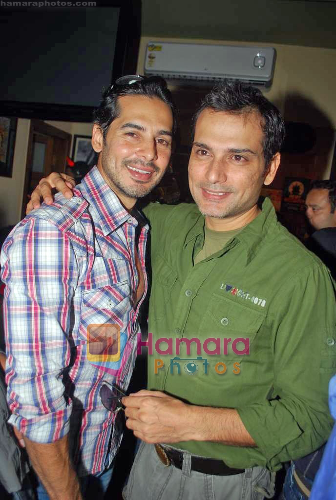 Dino Morea at Nisha Harale's Haloween bash in Elbow Room on 31st Oct 2009 