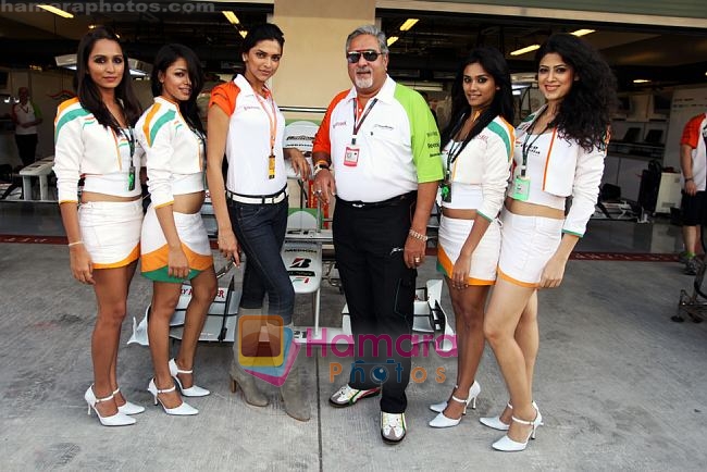 Dr. Vijay Mallya (IND) Force India F1 Team Owner and Deepika Padukone (IND)with the Force India Speed Divas at Force India F1. Formula One World Championship, Abu Dhabi Grand Prix, Yas Marina Circuit, Abu Dhabi,