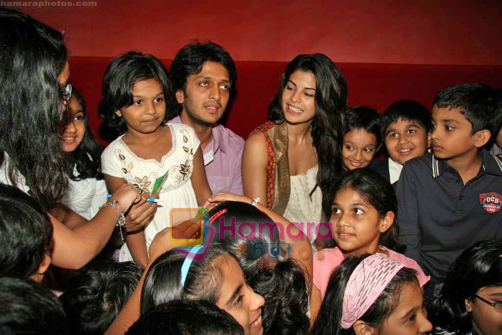 Ritesh Deshmukh, Jacqueline Fernandes watch Aladin Movie with kids in PVR on 1st Nov 2009 