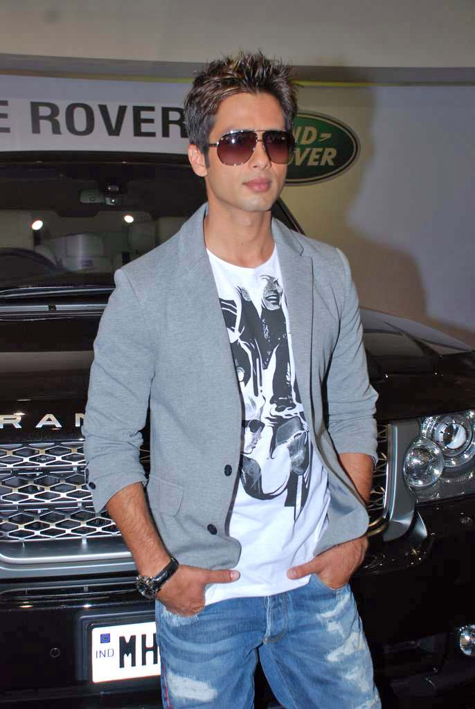 Shahid Kapoor at Range Rover Event in Jaguar Land Rover Showroom in Mumbai on 2nd November 2009 