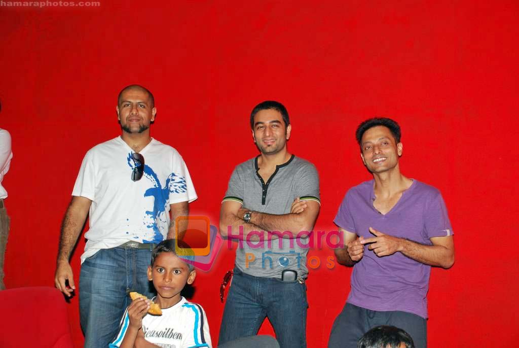Vishal Dadlani, Sujoy Ghosh, Shekhar Ravjiani at Fame Adlabs for Pink Ribbon kids show from NGO in Fame, Andheri on 4th Nov 2009 