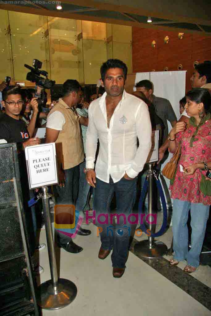 Sunil Shetty at Cut-a-thon hair cut event all day in Oberoi Mall on 8th Nov 2009 