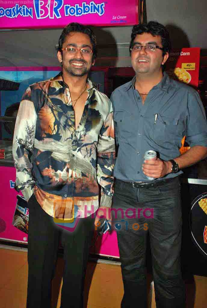 Anuj Saxena at 2012 premiere in Cinemax on 11th Nov 2009 