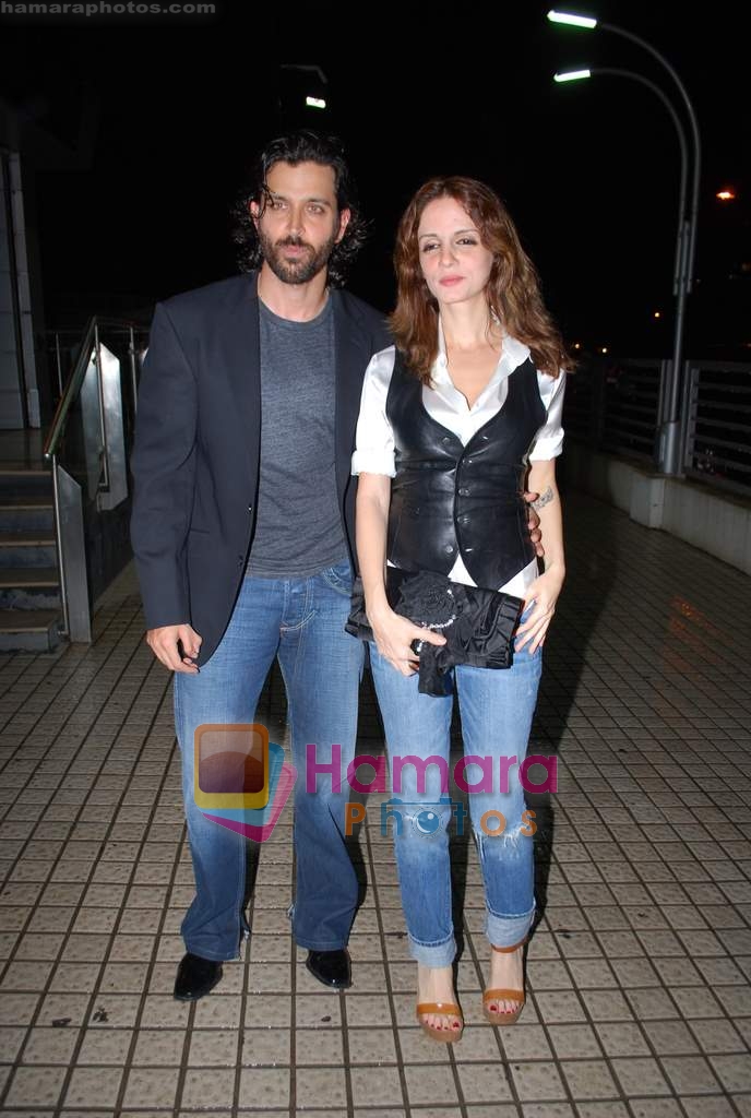 Hrithik Roshan, Suzanne Roshan at the special screening of film Aao Wish Karein in PVR Juhu on 11th Nov 2009 