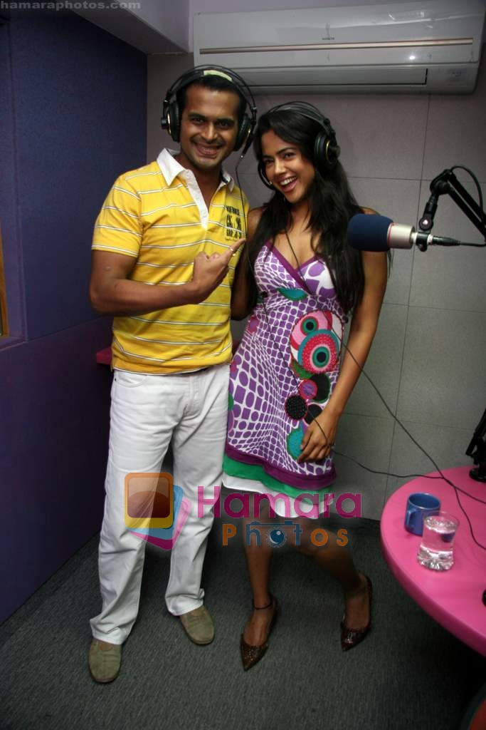 Sameera Reddy with Siddharth Kannan at Meow Fm station on 14th Nov 2009 