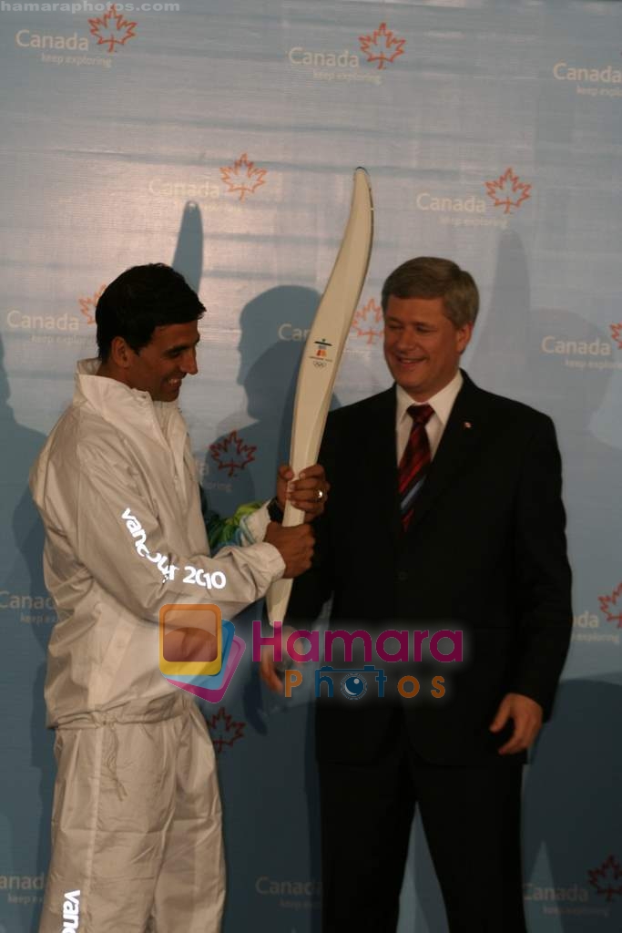 Akshay Kumar as the Indian Torchbearer at 2010 Olympics in Trident on 16th Nov 2009 