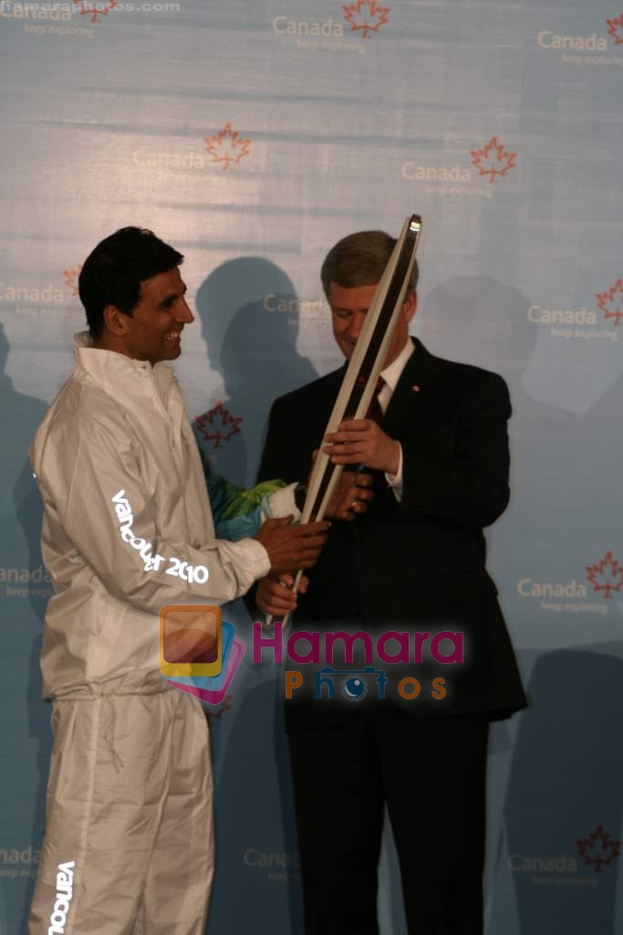 Akshay Kumar as the Indian Torchbearer at 2010 Olympics in Trident on 16th Nov 2009 