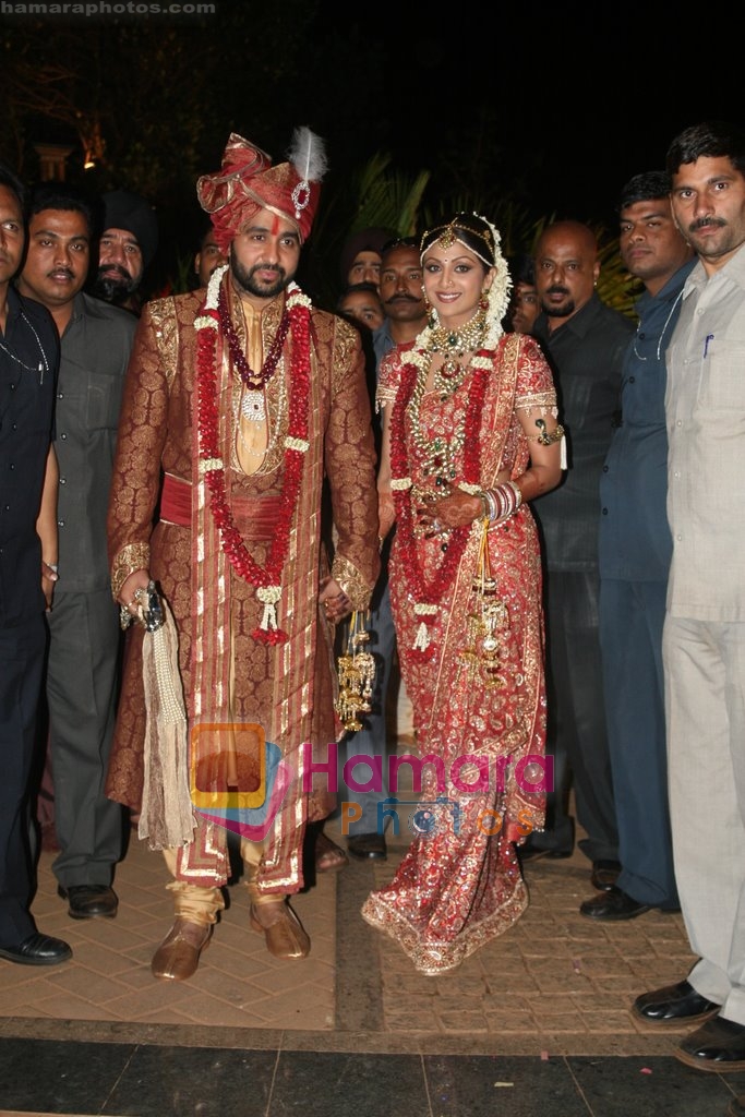 Shilpa Shetty and Raj Kundra Poses after their wedding on 22nd Nov 2009 