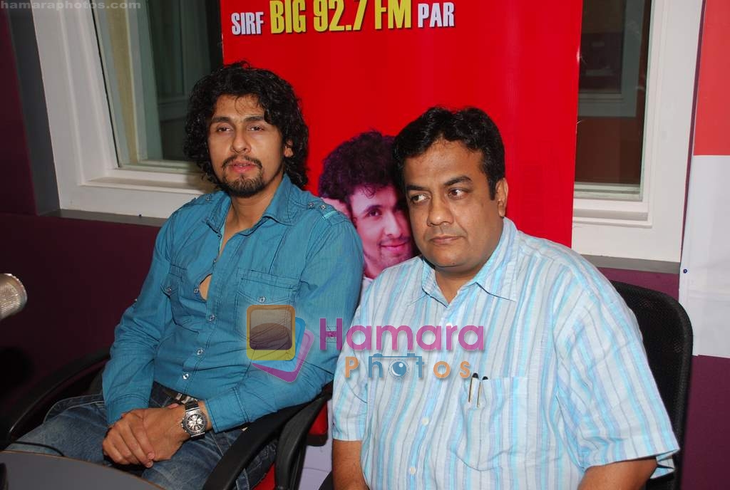 Sonu Nigam at Big FM studios in Andheri on 25th Nov 2009