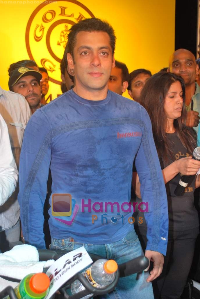 Salman Khan at Gold's Gym -Mega Spinnathon 2009 in Banstand, Bandra on 1st Dec 2009 