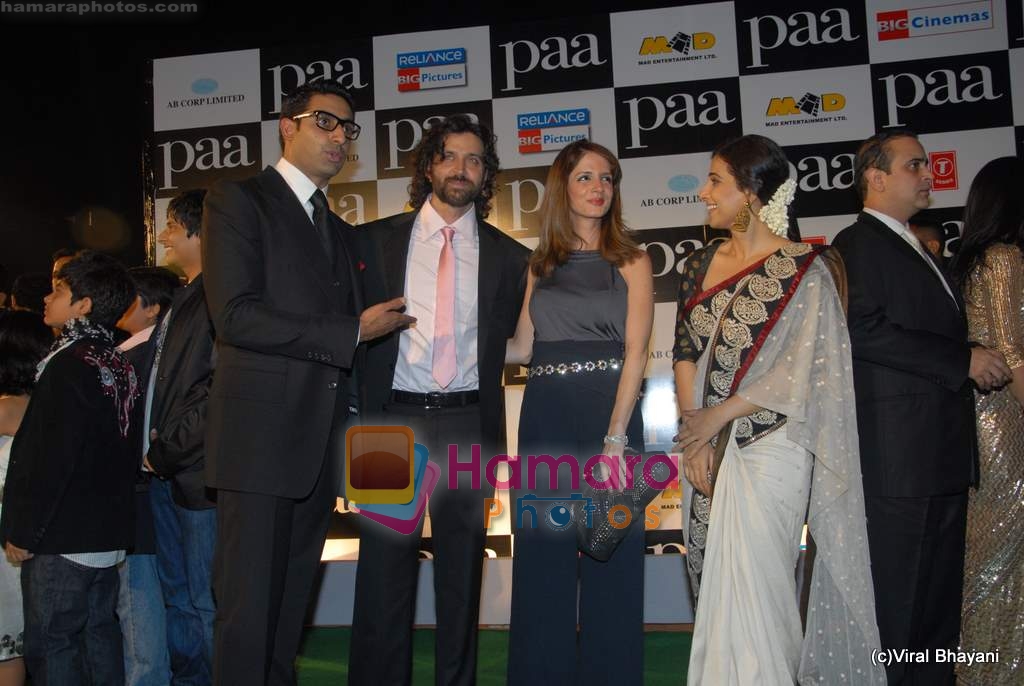 Vidya Balan, Abhishek Bachchan, Hrithik Roshan, Suzanne Roshan at Paa premiere in Mumbai on 3rd Dec 2009 