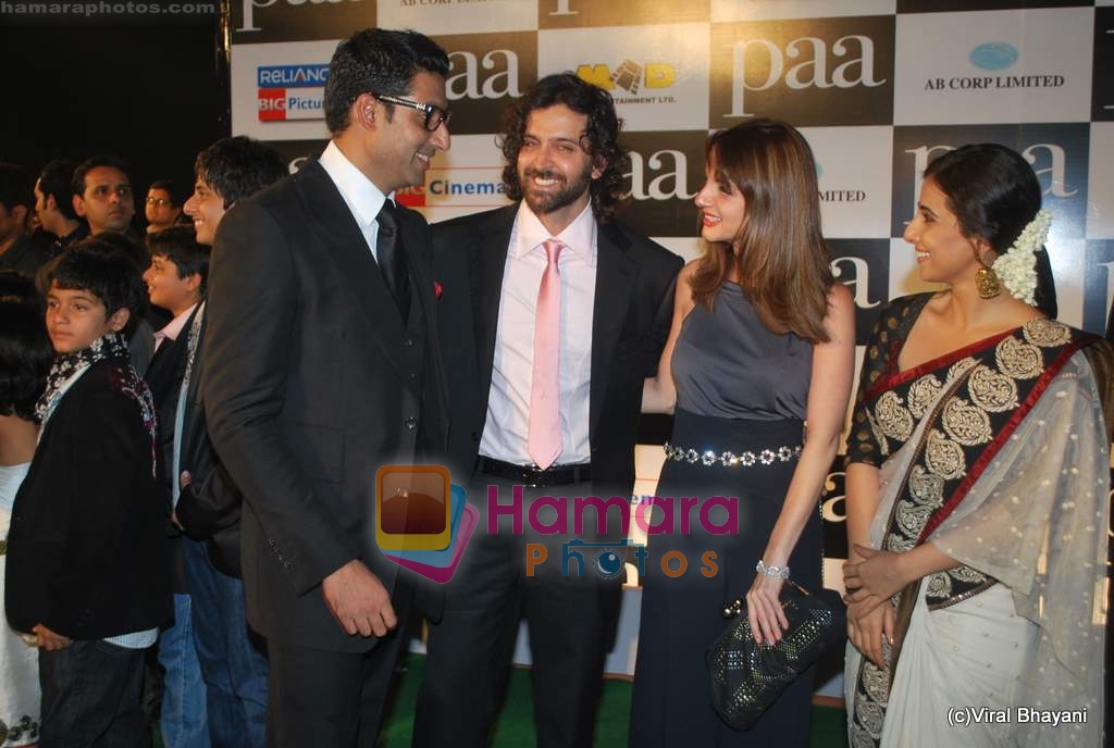 Abhishek, Hrithik, Suzanne, Vidya Balan at Paa premiere in Mumbai on 3rd Dec 2009 