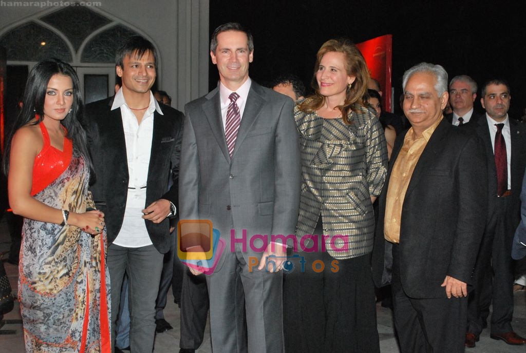 Celina Jaitley, Vivek Oberoi at IIFA 2011 Canada announcement in Taj Hotel, Mumbai on 9th Dec 2009 