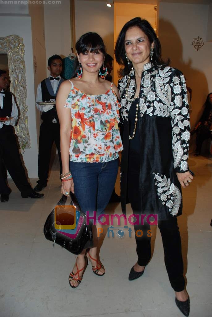 Maria Goretti at the Launch of VIKRAM PHADNIS boutique with Malaga  launches his exclusive boutique in Juhu on 12th Dec 2009 