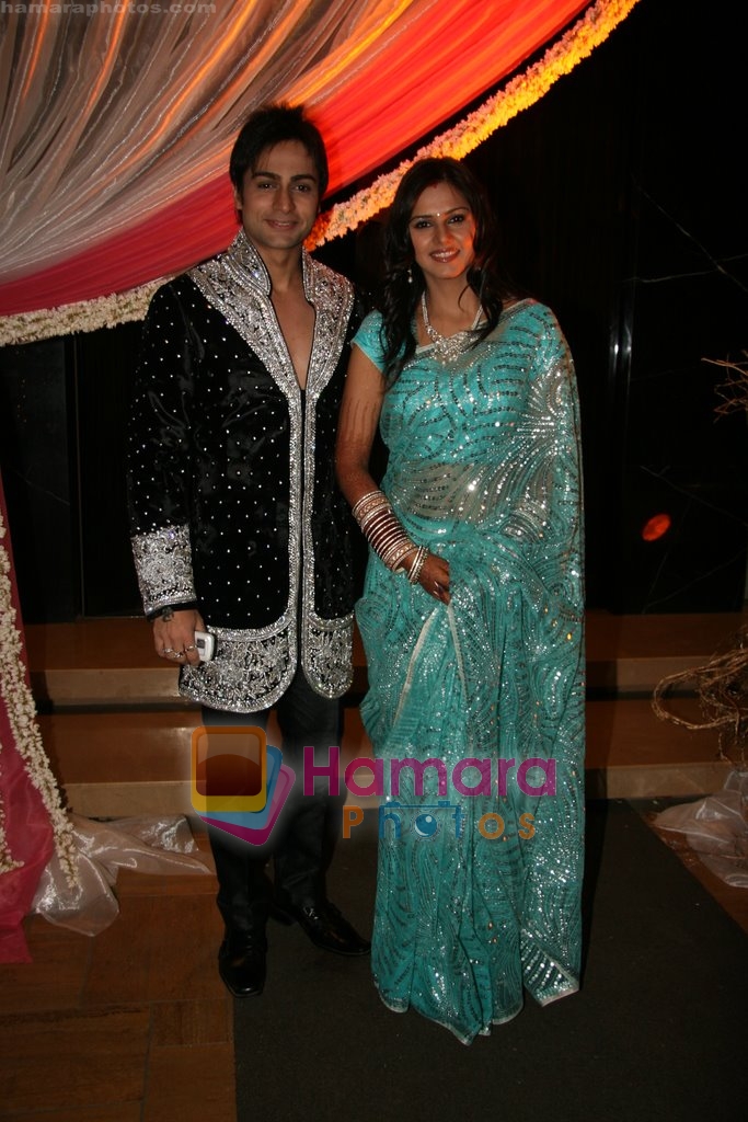 Shaleen Balot and Daljeet Kaur at Shaleen and Daljeet's wedding reception in Andheri, Mumbai on 13th Dec 2009 