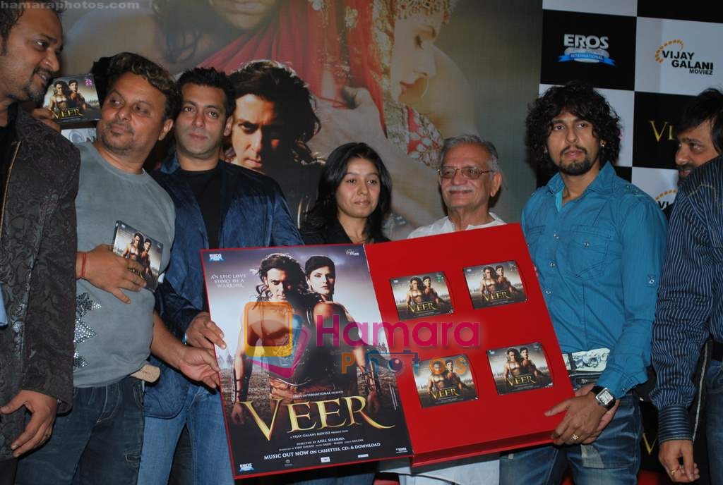 Salman Khan, Gulzar, Sonu Nigam, Sunidhi Chauhan at the Music Release of film Veer in Mumbai on 14th Dec 2009 