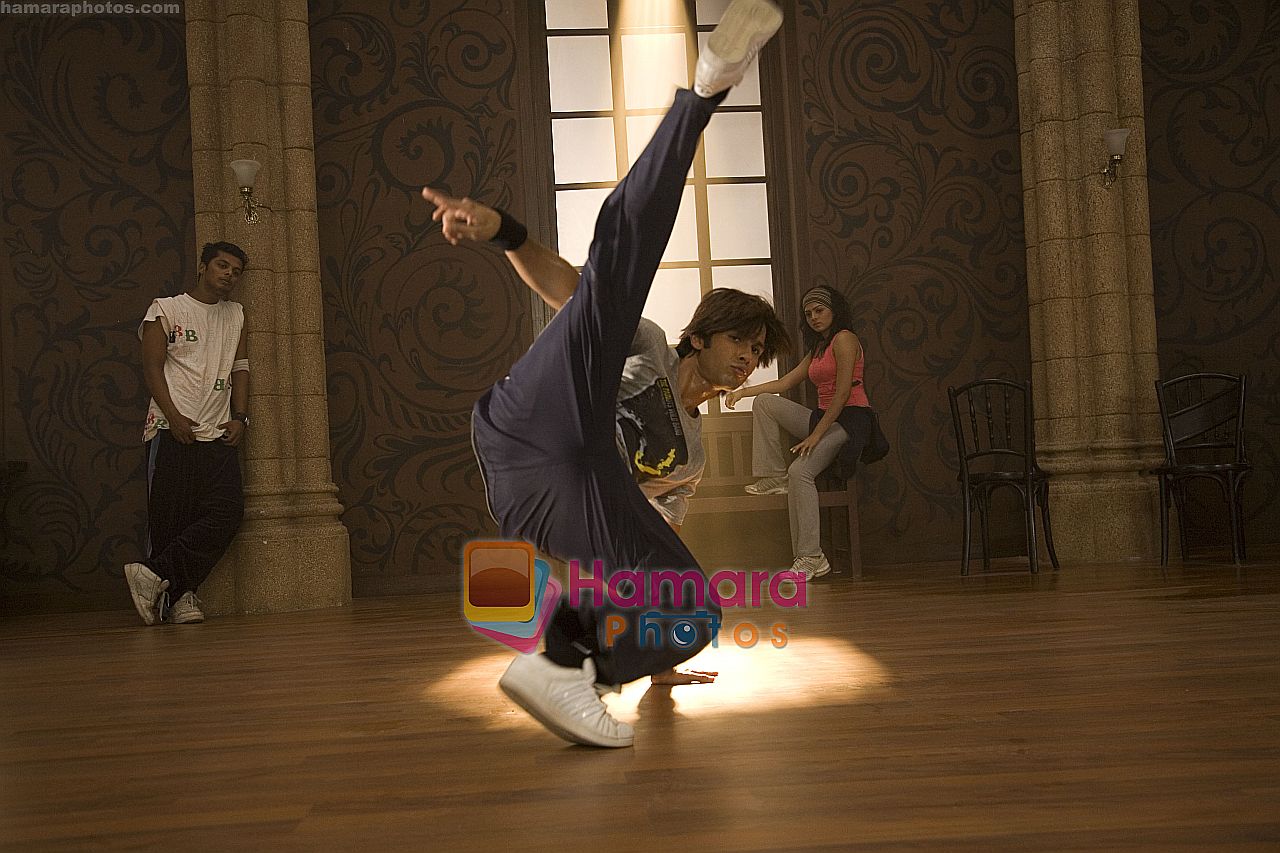 Shahid Kapoor in the still from movie Chance Pe Dance 