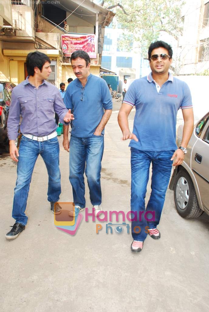 Sharman Joshi, Madhavan, Rajkumar Hirani at 3 Idiots promotional event in Radio Mirchi on 16th Dec 2009 