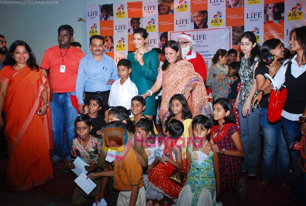 Sonam Kapoor celebrates Christmas with Anganwadi children in Mumbai on 19th Dec 2009 