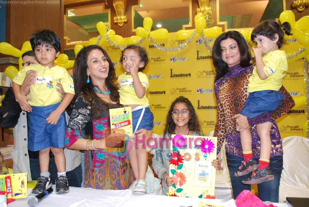 Sushmita Sen, Shobha De at Shobha De's book- S Secret launch in Landmark, Infinity Mall on 21st Dec 2009 