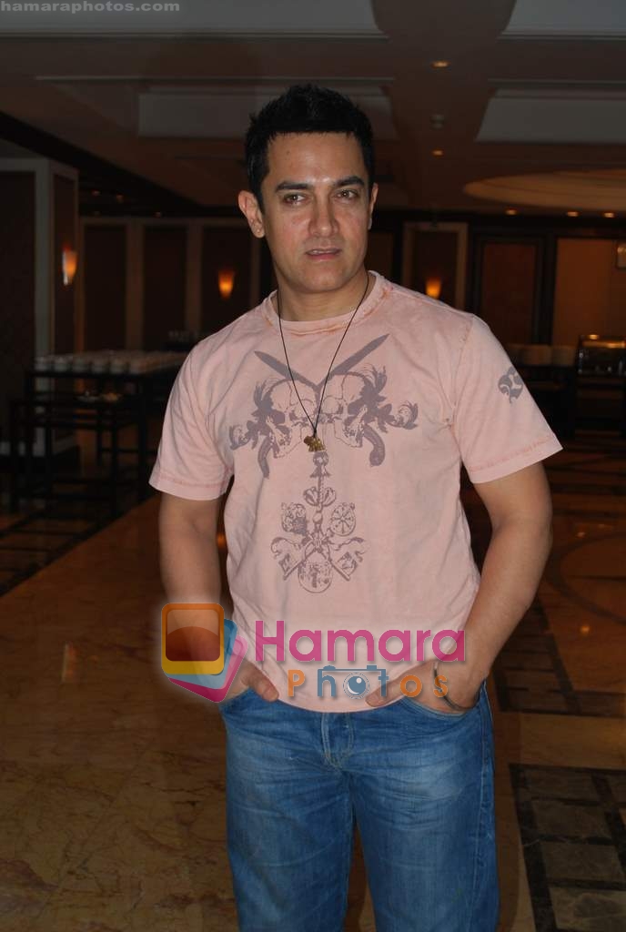 Aamir Khan at 3 Idiots press meet in Taj Land's End on 22nd Dec 2009 