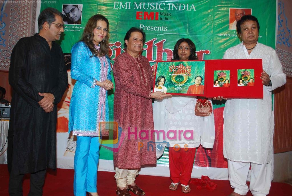 Dhiren Raichura,Preety Bhalla,Anup Jalota ,Mitali Jalota,Bhupendra Jalota at the Music Launch of Girdhar Ke Rang in Iskon on 21st Dec 2009