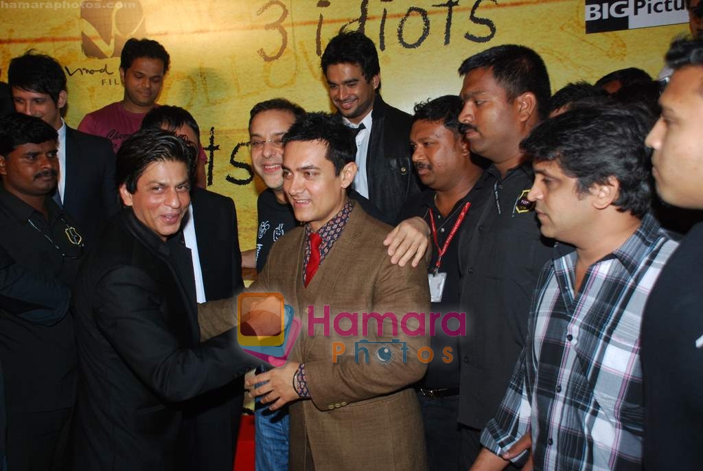 Aamir Khan, Shahrukh Khan at 3 Idiots premiere in IMAX Wadala, Mumbai on 23rd Dec 2009 