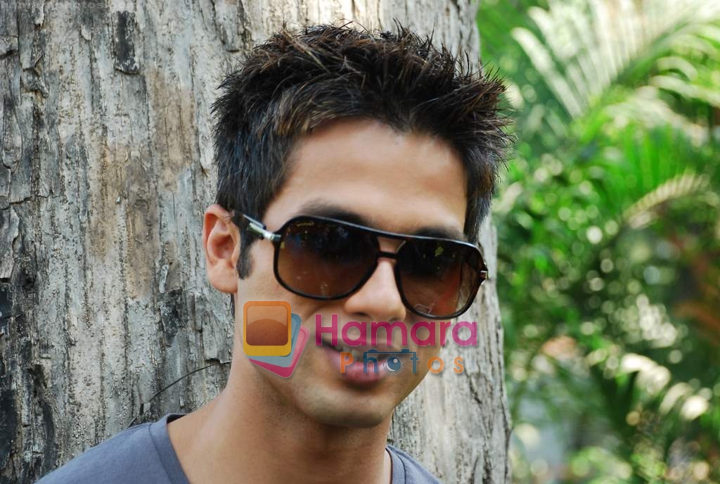 Shahid Kapoor photo shoot for Chance pe Dance in Filmistan on 25th Dec 2009 