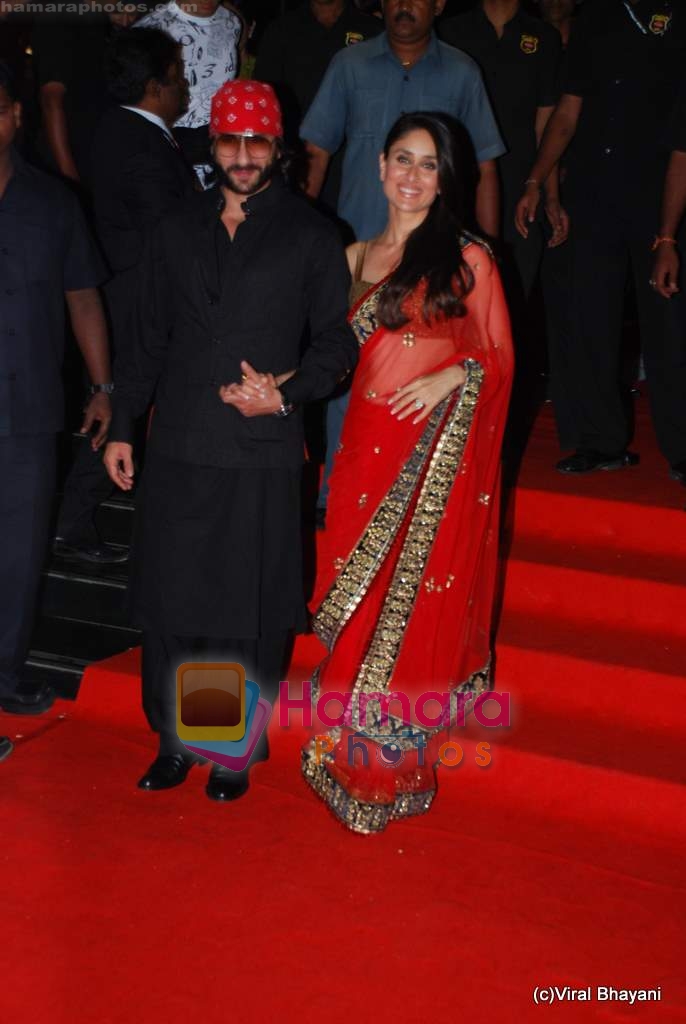 Kareena Kapoor, Saif ALi Khan at 3 Idiots premiere in IMAX Wadala, Mumbai on 23rd Dec 2009 