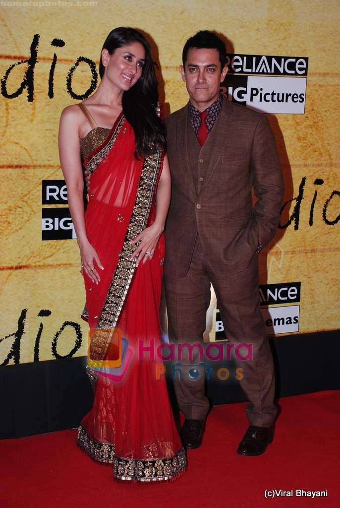 Kareena Kapoor, Aamir Khan at 3 Idiots premiere in IMAX Wadala, Mumbai on 23rd Dec 2009 