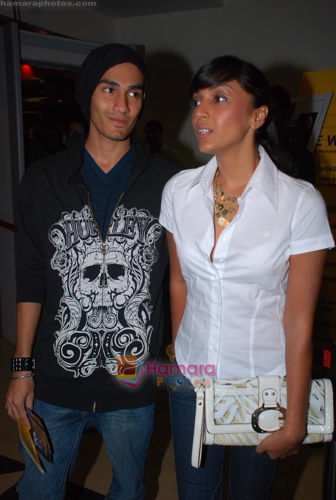 Shweta Salve at Paranormal Activity film premiere in PVR on 5th Jan 2010 