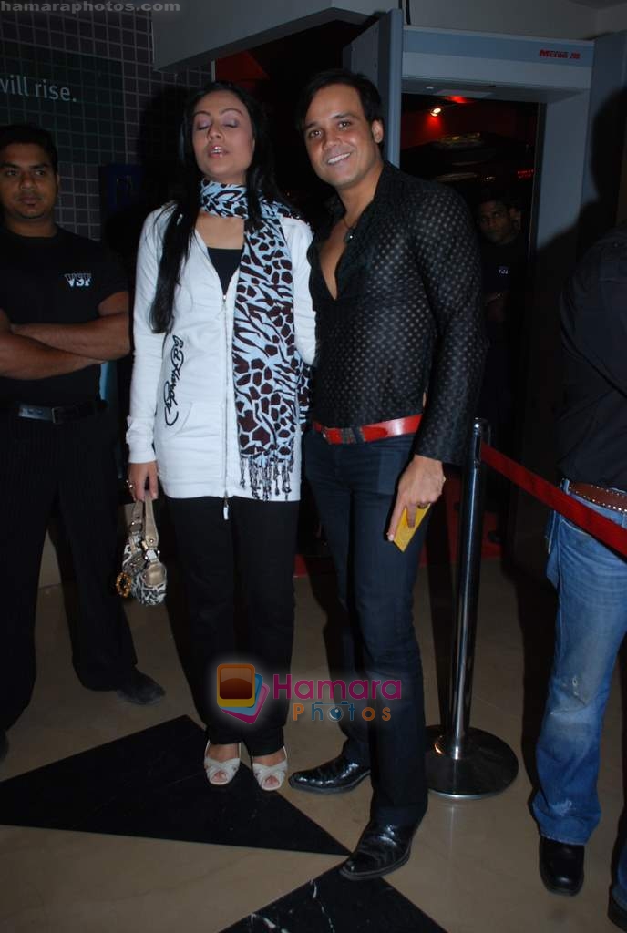 Yash Tonk, Gauri Tonk at Paranormal Activity film premiere in PVR on 5th Jan 2010 
