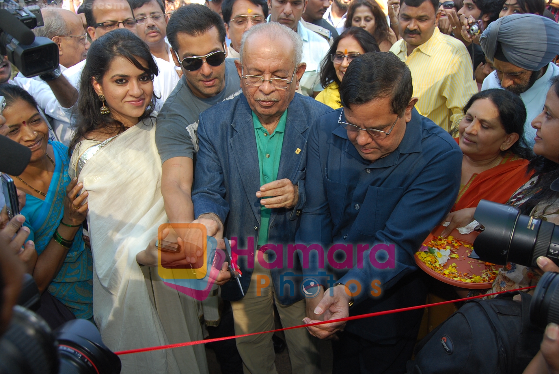 Salman Khan inaugurates Green World 2010 Exhibition 