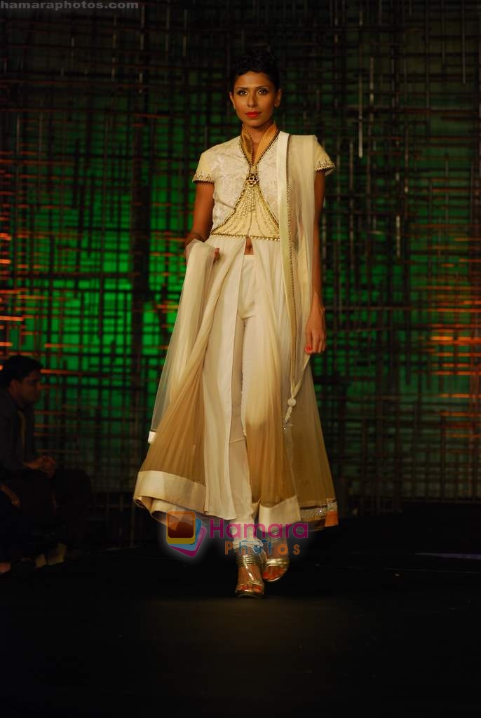 at Gauri Nainika and JJ Valaya showcase at Chivas tour in Grand Hyatt on 8th Jan 2010 